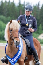 Alsaelan edustusratsastaja 2023 Annika Kyrklund - Flipi fra Haukholtum voitti SM22 P3 suomenmestaruuden.
