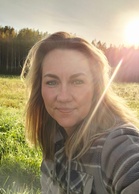 Julia Wejberg, hevosten ja ratsastajien parissa toimiva eläin- ja urheilufysioterapeutti ja ratsastajan istuntaan perehtynyt FEIF I -ohjaaja